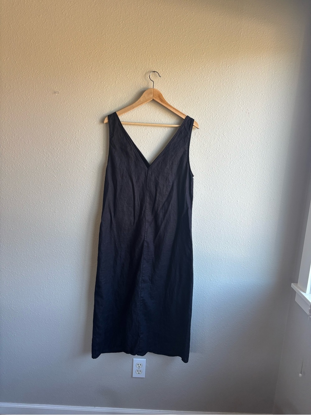 Reformation Black Linen Button-Front V-Neck Midi Dress - Picture 4 of 6